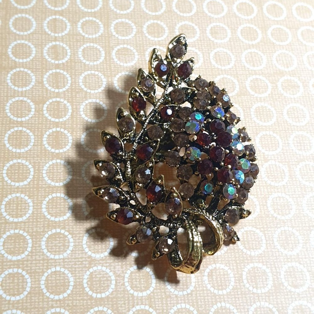 Vintage Gold Tone Leaf Brooch Rhinestones Pin Back Bling Gift Mom Grandma Core